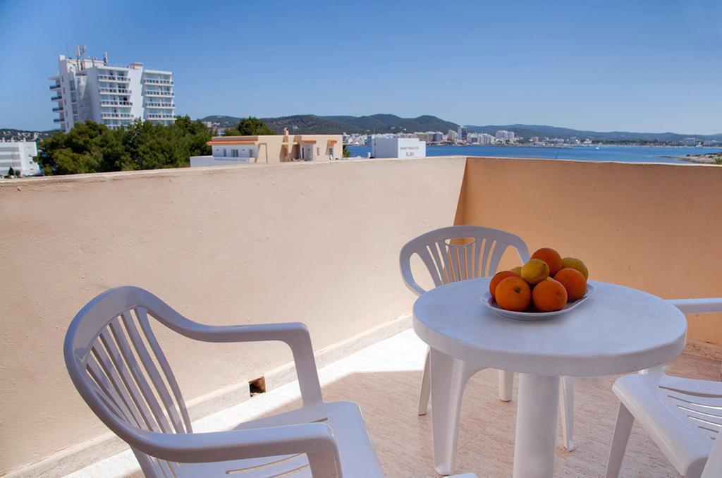 Apartamentos Blue Star (Adults Only) Sant Antoni de Portmany Extérieur photo
